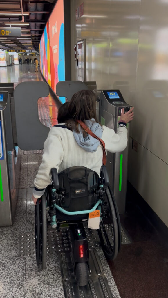 Shanghai Metro Access Gate - tap on